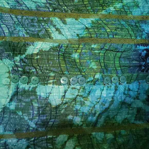 Papa Fashions Blue Green Sleeveless Button Close Summer Top - Picture 2 of 6